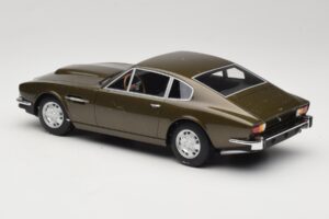Aston Martin DBS Olive Zielony CMR 1:18 CMR003 Metal — zdjęcie 5 z 6
