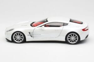 Aston Martin One-77 Morning Frost Biały AUTOart 1:18 70244 Metal — zdjęcie 4 z 8