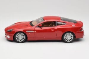 Aston Martin V12 Vanquish Czerwony Bburago 1:18 34063 Metal — zdjęcie 4 z 8
