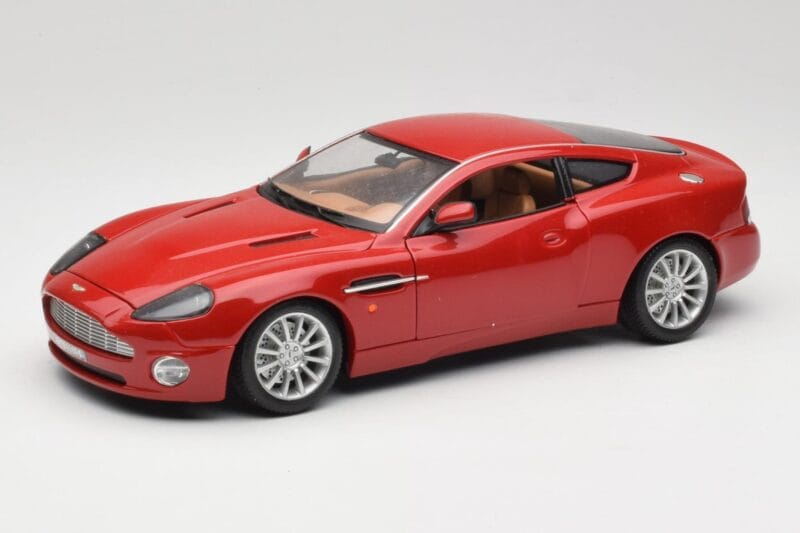 Aston Martin V12 Vanquish Czerwony Bburago 1:18 34063 Metal