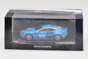 Aston Martin V12 Vantage #7 U. Bez / Porritt / R. Meaden / Mathai 24 Hours Nurburgring 2009 Minichamps 1:43 437091307 Metal — zdjęcie 4 z 4