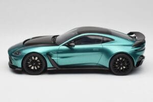 Aston Martin V12 Vantage Racing Green GT Spirit 1:18 GT922 Żywica — zdjęcie 3 z 6
