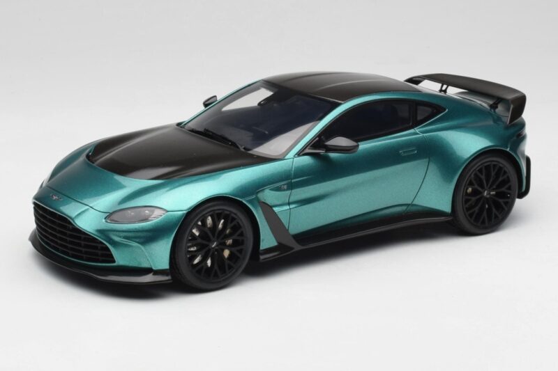 Aston Martin V12 Vantage Racing Green GT Spirit 1:18 GT922 Żywica
