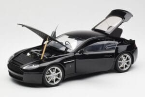 Aston Martin V8 Vantage Onyx Czarny AUTOart 1:18 70202 Metal — zdjęcie 2 z 8