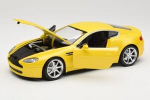 Aston Martin V8 Vantage Żółty Hot Wheels 1:18 G7159 Metal — zdjęcie 2 z 8