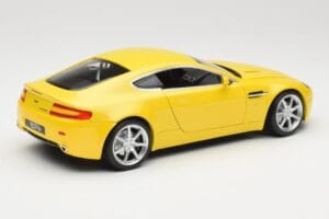 Aston Martin V8 Vantage Żółty Hot Wheels 1:18 G7159 Metal — zdjęcie 3 z 8