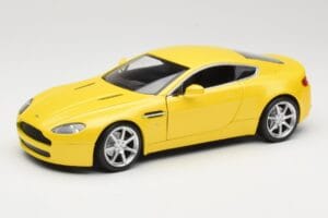 Aston Martin V8 Vantage Żółty Hot Wheels 1:18 G7159 Metal
