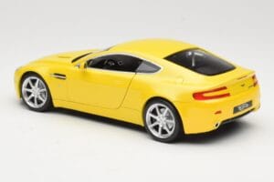 Aston Martin V8 Vantage Żółty Hot Wheels 1:18 G7159 Metal — zdjęcie 7 z 8