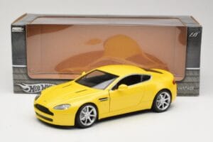 Aston Martin V8 Vantage Żółty Hot Wheels 1:18 G7159 Metal — zdjęcie 8 z 8