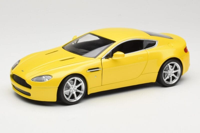 Aston Martin V8 Vantage Żółty Hot Wheels 1:18 G7159 Metal