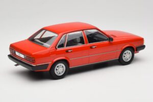 Audi 80 B2 GLS Czerwony MCG 1:18 MCG18526 Metal — zdjęcie 2 z 6