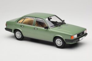 Audi 80 B2 Zielony MCG 1:18 MCG18525 Metal — zdjęcie 4 z 6