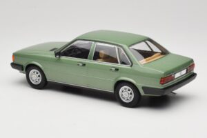 Audi 80 B2 Zielony MCG 1:18 MCG18525 Metal — zdjęcie 5 z 6