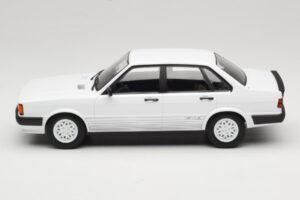 Audi 80 B2 GTE Biały MCG 1:18 MCG18527 Metal — zdjęcie 3 z 6