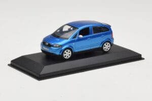 Audi A2 Light Blue Metallic Minichamps 1:43 AUDI007 Metal — zdjęcie 2 z 4