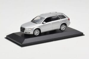 Audi A4 B7 Avant Srebrny Minichamps 1:43 AUDI009 Metal — zdjęcie 2 z 4