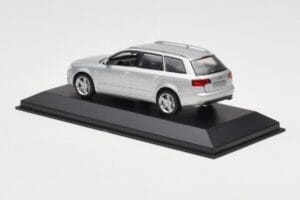Audi A4 B7 Avant Srebrny Minichamps 1:43 AUDI009 Metal — zdjęcie 3 z 4