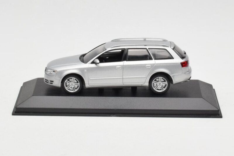 Audi A4 B7 Avant Srebrny Minichamps 1:43 AUDI009 Metal