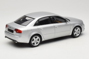 Audi A4 B7 Srebrny Minichamps 1:18 100014402 Metal — zdjęcie 3 z 8