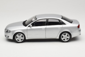 Audi A4 B7 Srebrny Minichamps 1:18 100014402 Metal — zdjęcie 4 z 8