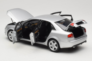 Audi A4 B7 Srebrny Minichamps 1:18 100014402 Metal — zdjęcie 5 z 8