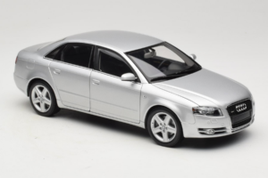 Audi A4 B7 Srebrny Minichamps 1:18 100014402 Metal — zdjęcie 6 z 8