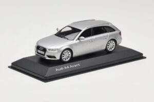 Audi A4 B8 Avant Ice Silver Minichamps 1:43 5011204213 Metal — zdjęcie 2 z 4
