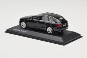 Audi A4 B8 Avant Phantom Black Minichamps 1:43 5011204223 Metal — zdjęcie 3 z 4