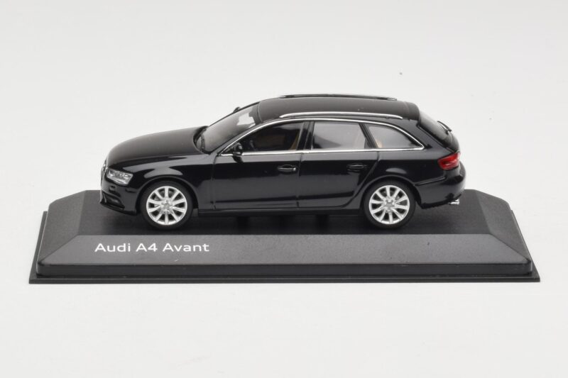 Audi A4 B8 Avant Phantom Black Minichamps 1:43 5011204223 Metal