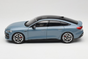 Audi A5L Sportback Niebieskoszary OEM 1:18 ZAM60004B Metal — zdjęcie 4 z 8