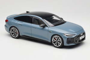 Audi A5L Sportback Niebieskoszary OEM 1:18 ZAM60004B Metal — zdjęcie 6 z 8