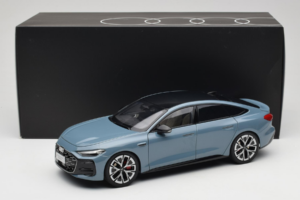 Audi A5L Sportback Niebieskoszary OEM 1:18 ZAM60004B Metal — zdjęcie 8 z 8