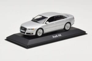 Audi A8 D3 Jasny Srebrny Minichamps 1:43 5010508113 Metal — zdjęcie 2 z 4