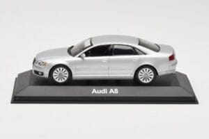 Audi A8 D3 Jasny Srebrny Minichamps 1:43 5010508113 Metal