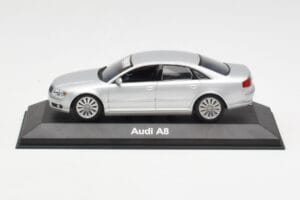 Audi A8 D3 Srebrny Minichamps 1:43 20000001386001 Metal