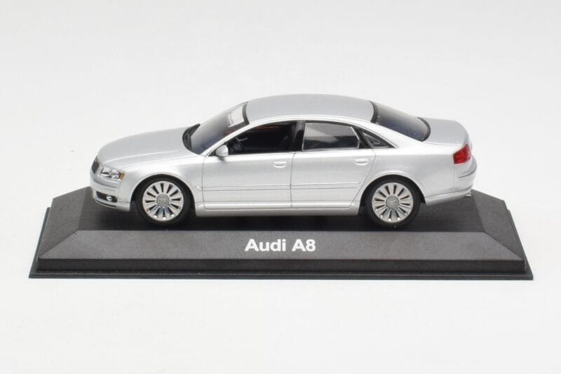 Audi A8 D3 Srebrny Minichamps 1:43 20000001386001 Metal