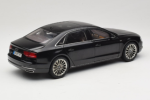 Audi A8L D3 W12 Phantom Black Kyosho 1:18 5011008125 Metal — zdjęcie 3 z 8