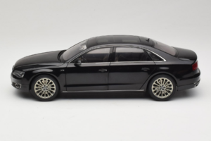 Audi A8L D3 W12 Phantom Black Kyosho 1:18 5011008125 Metal — zdjęcie 4 z 8