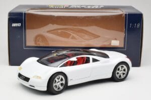 Audi Avus Quattro Alpine White Revell 1:18 08913 Metal — zdjęcie 8 z 8