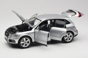 Audi Q5 8R Ice Silver Kyosho 1:18 09242IS Metal — zdjęcie 2 z 8