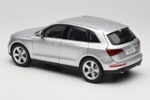Audi Q5 8R Ice Silver Kyosho 1:18 09242IS Metal — zdjęcie 7 z 8