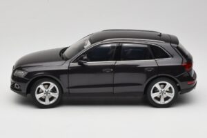 Audi Q5 8R Lava Grey Kyosho 1:18 09242LG Metal — zdjęcie 4 z 8