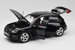 Audi Q5 8R Phantom Black Kyosho 1:18 09242BK Metal — zdjęcie 2 z 8