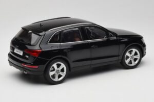 Audi Q5 8R Phantom Black Kyosho 1:18 09242BK Metal — zdjęcie 3 z 8