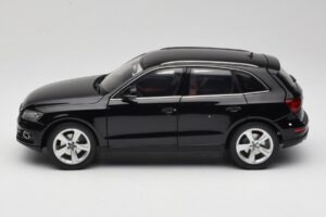 Audi Q5 8R Phantom Black Kyosho 1:18 09242BK Metal — zdjęcie 4 z 8