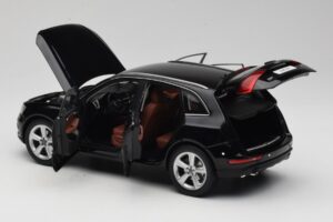 Audi Q5 8R Phantom Black Kyosho 1:18 09242BK Metal — zdjęcie 5 z 8
