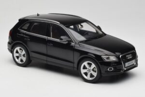 Audi Q5 8R Phantom Black Kyosho 1:18 09242BK Metal — zdjęcie 6 z 8