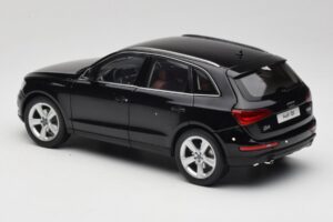 Audi Q5 8R Phantom Black Kyosho 1:18 09242BK Metal — zdjęcie 7 z 8