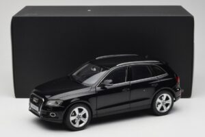 Audi Q5 8R Phantom Black Kyosho 1:18 09242BK Metal — zdjęcie 8 z 8