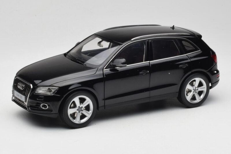 Audi Q5 8R Phantom Black Kyosho 1:18 09242BK Metal
